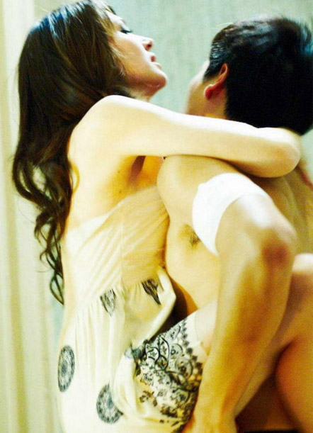 劲爆床戏！揭献身上位女星