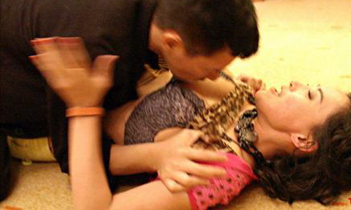 劲爆床戏！揭献身上位女星