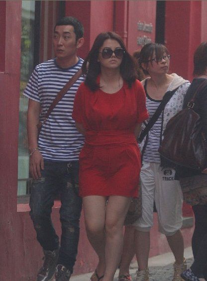 产女后的李湘又一次杀了回来，笑容依旧