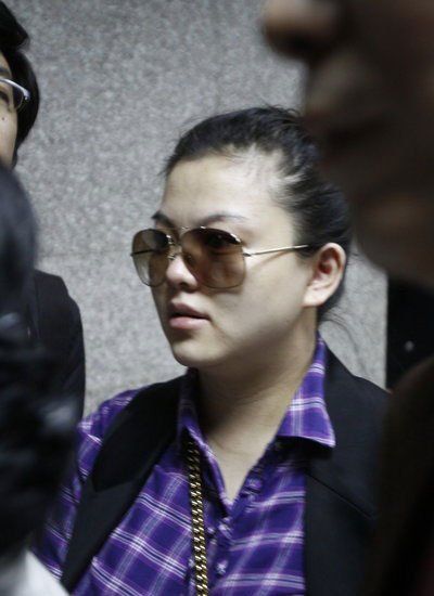 只是少了昔日的清纯多了一份妩媚