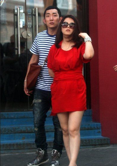 更重要的是李湘已经不是当年那个弱不禁风的弱女子了