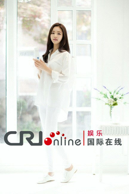 林美香最新广告写真曝光 拗性感造型秀长腿酷似全智贤