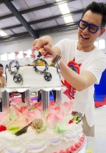 赵文瑄庆祝54岁生日。