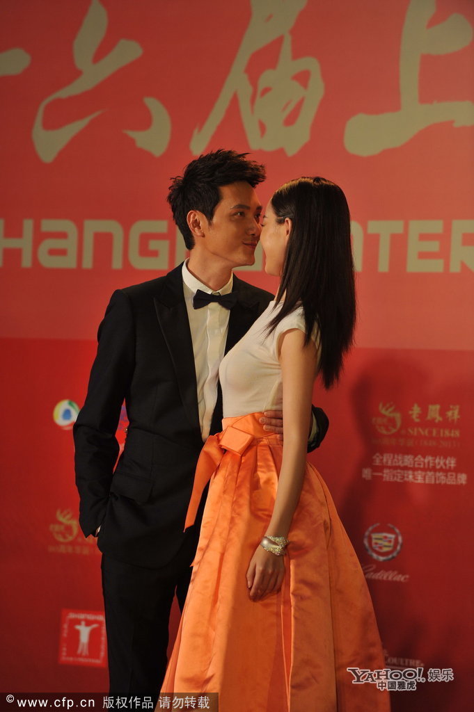 冯绍峰电影节红毯当众索吻 倪妮羞涩躲避