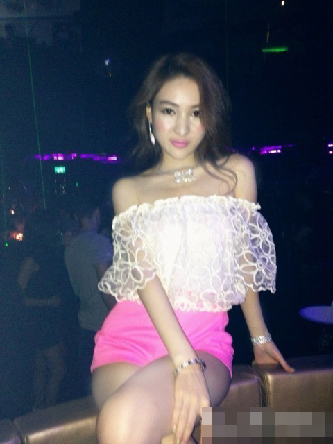 郭美美酒吧办奢华生日派对 继续炫富惹众怒