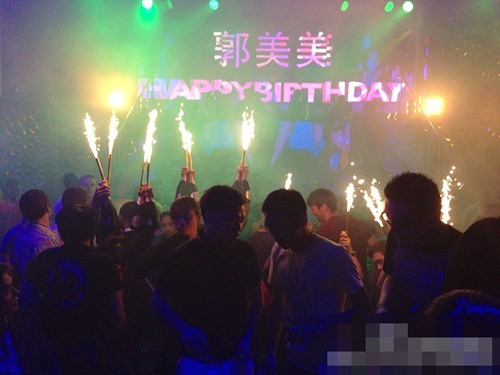 郭美美酒吧办奢华生日派对 继续炫富惹众怒