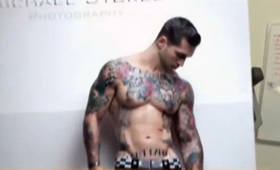 国大兵失去右腿后变身内衣超模 誓言永不放弃