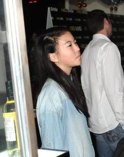 王菲女儿窦靖童暧昧照