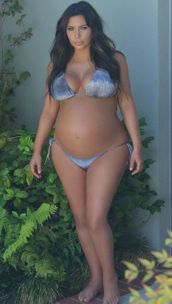 金·卡戴珊身穿前比基尼照首度曝光 肚皮浑圆似快撑破