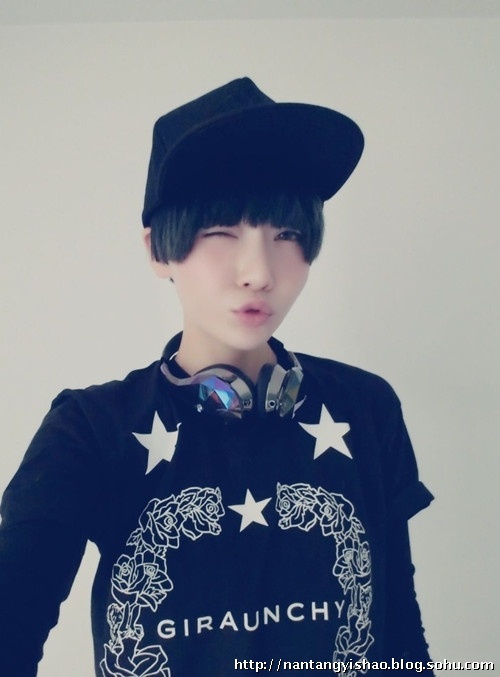 揭男星美艳娇妻神秘背景 高晓松老婆家境不俗