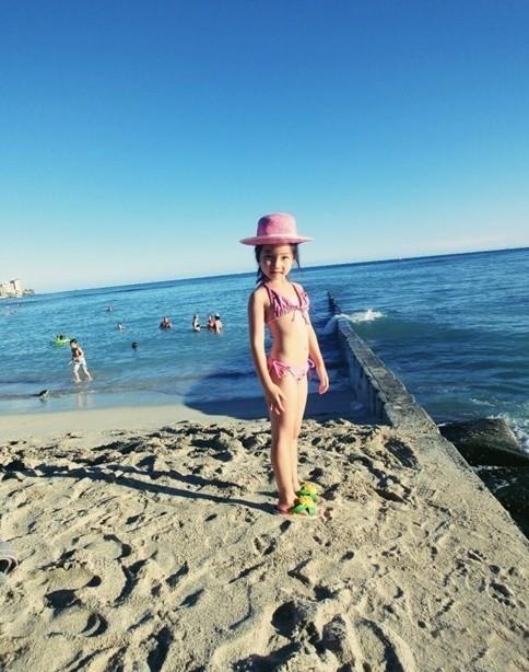 高晓松爱女私房照曝光 羞涩比基尼洋气吸睛