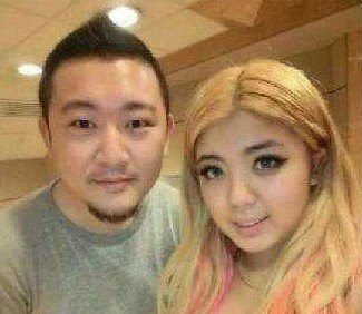 刘雅婷与大叔合照