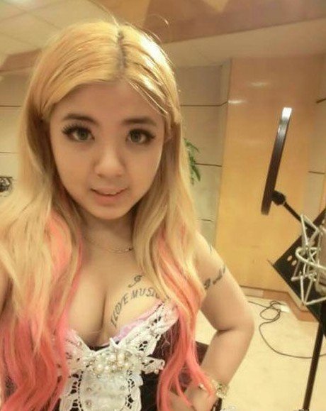 刘雅婷爆乳浓妆