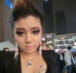 刘雅婷台下与台上判若两人