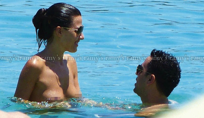 '坦胸露乳秀'-哈维海滩度蜜月