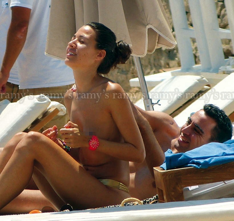 '坦胸露乳秀'-哈维海滩度蜜月