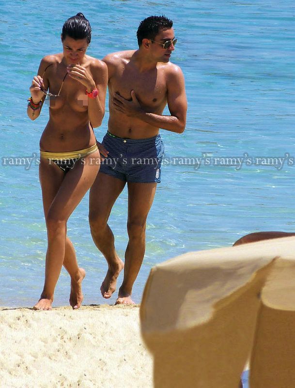 '坦胸露乳秀'-哈维海滩度蜜月