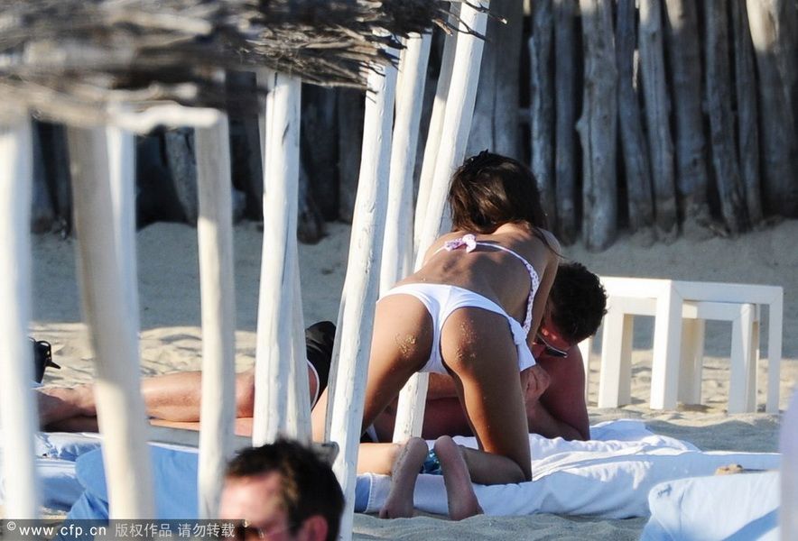 马特乌斯与女友海边大秀亲热