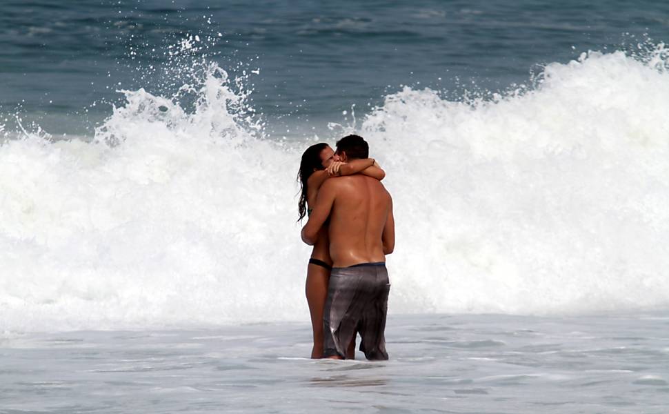 罗纳尔多与女友海边度假秀恩爱