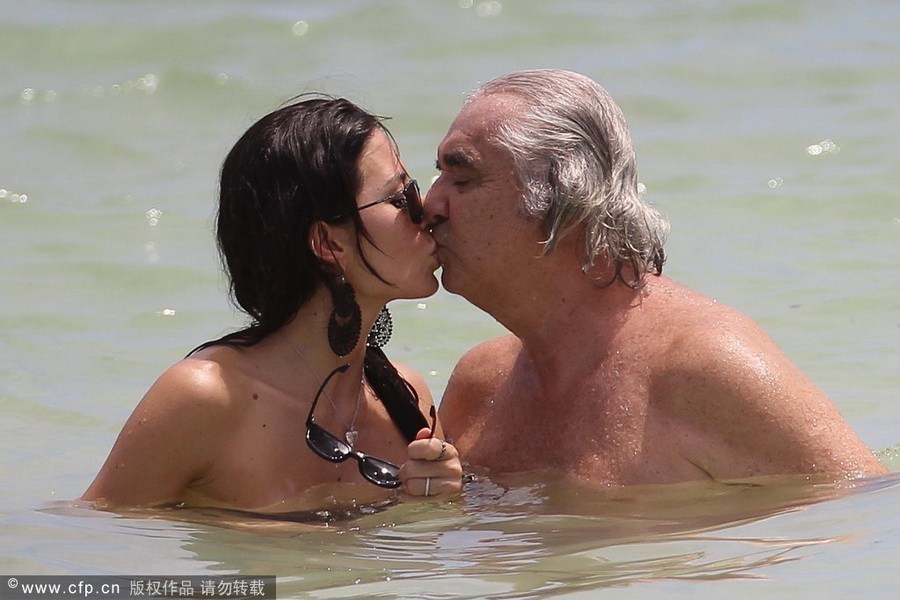 F1“老花花公子”与超模少妻度假