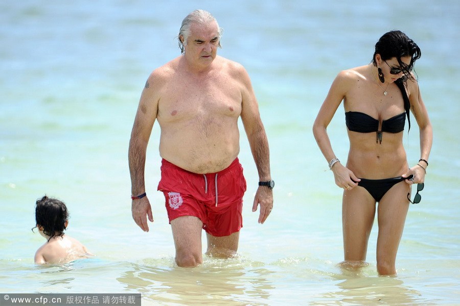 F1“老花花公子”与超模少妻度假