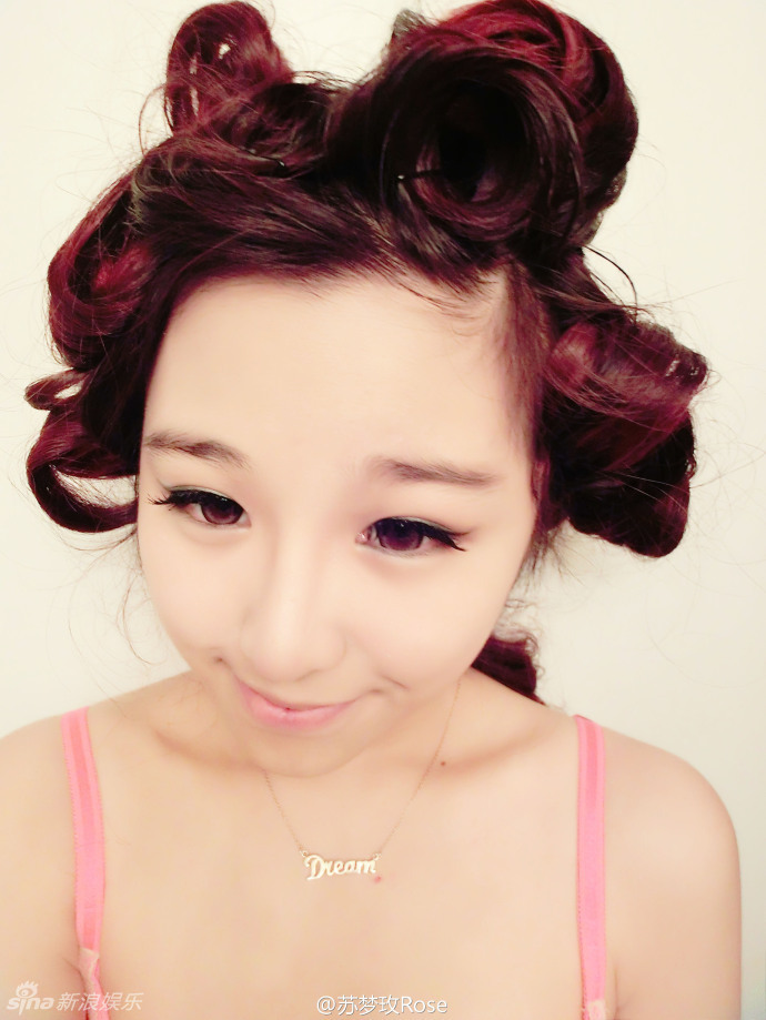好声音萌妹苏梦玫性感照