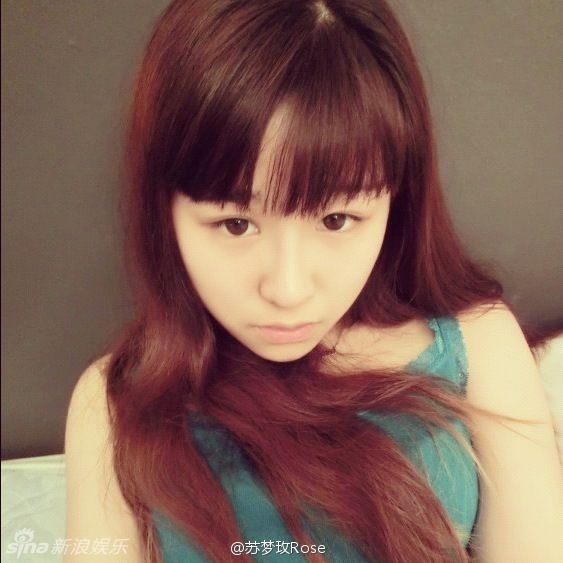 好声音萌妹苏梦玫性感照