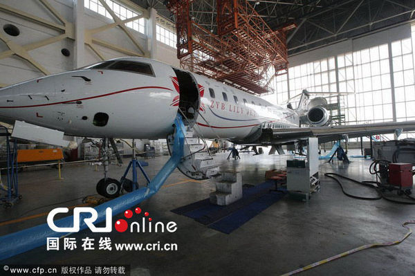 赵本山私人飞机济南检修 舱内布置曝光桌椅更换