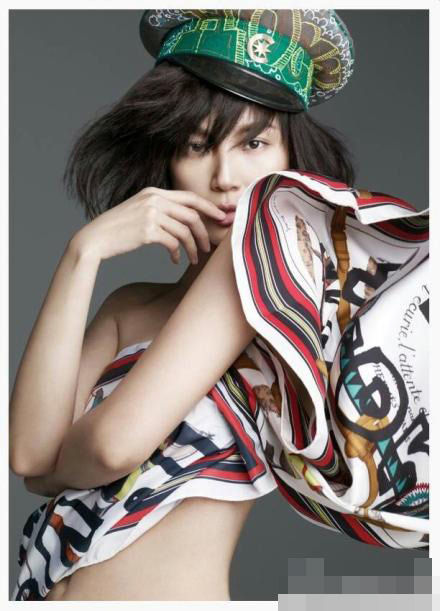 何韵诗真空拍性感海报（1／8张）