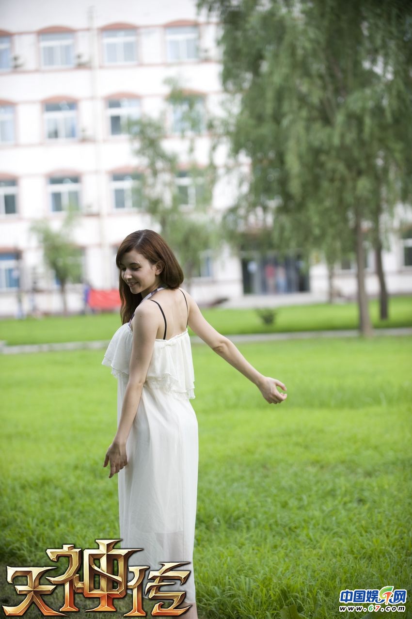 泷泽萝拉透视内衣乳贴外露