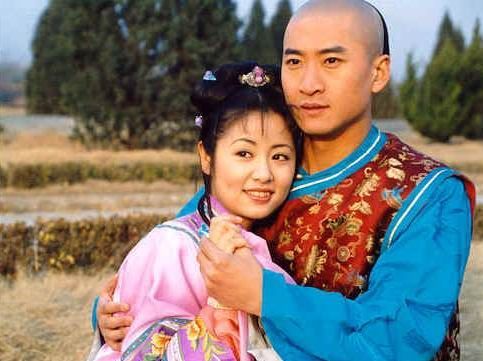 王琳周杰旧照曝光 “尔康雪姨”同班引惊叹