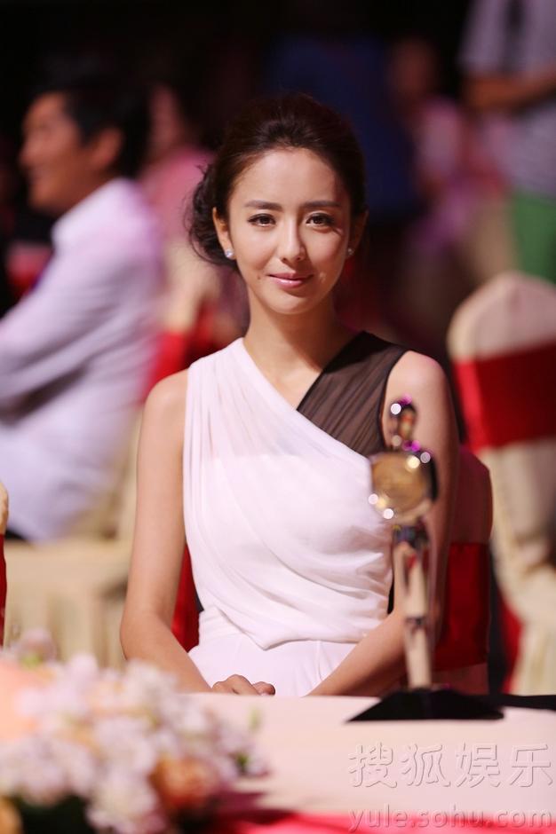佟丽娅获最具实力女演员奖