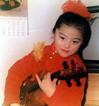 范冰冰罕见童年萌照