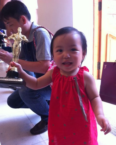 赵薇爱女小四月成长全记录 撒娇卖萌惹人爱