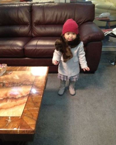 赵薇爱女小四月成长全记录 撒娇卖萌惹人爱