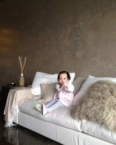 赵薇爱女小四月成长全记录 撒娇卖萌惹人爱