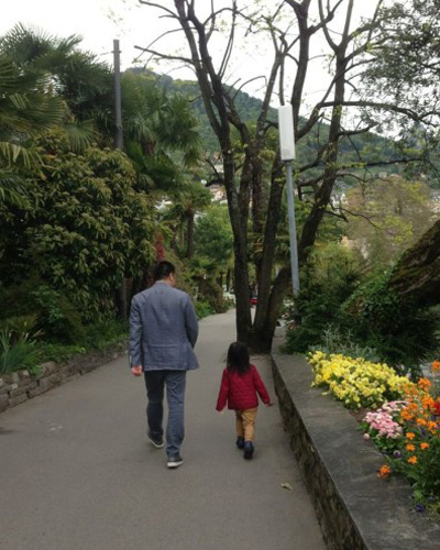 赵薇爱女小四月成长全记录 撒娇卖萌惹人爱