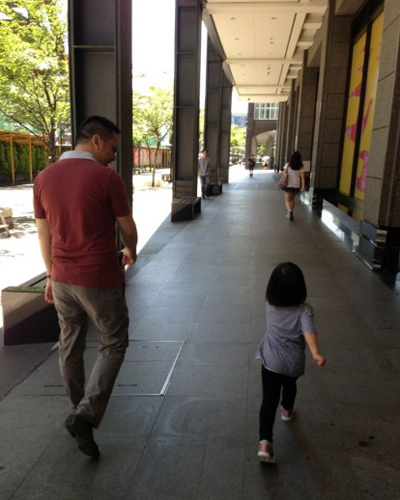 赵薇爱女小四月成长全记录 撒娇卖萌惹人爱