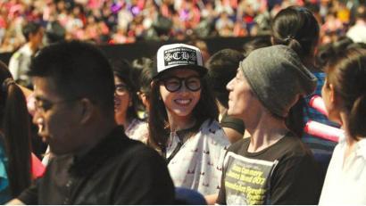 走出情变阴影的唐嫣终于有心情听“情歌”了。