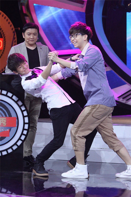 胡夏武艺现场跳探戈