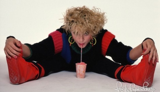 李嘉欣一字马惊呆小伙伴 女星恐怖练功照泄春光