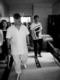 昨日,赵本山现身开机仪式。辽沈晚报 宋波鸿 摄 昨日,赵本山现身开机仪式。辽沈晚报 宋波鸿 摄