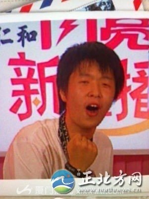 杜海涛，和吴昕一通参加“闪亮新主播”选拔赛而加入快乐家族，他是大本营的活宝级人物。身材经常被其他主持和嘉宾们调侃，照片中的模样可谓时光转变过快吧。现在的海涛还有曾经那么瘦的时候，不要意外。