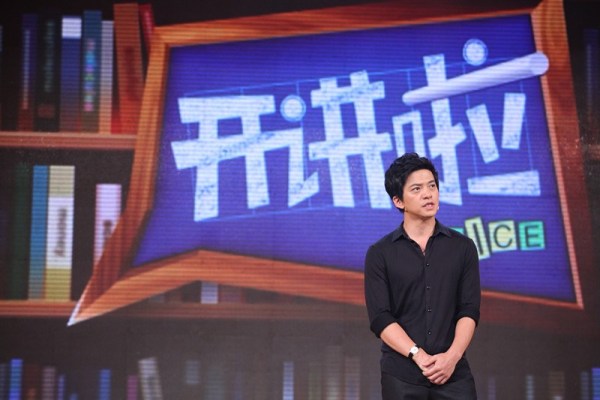 李健做客央视化身李老师寓演唱于演讲