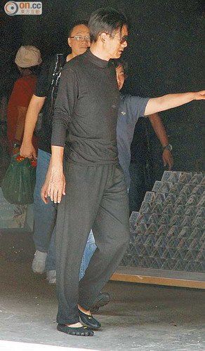 发哥也为新片开工。