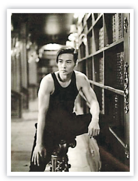 周润发把张晋拍得很帅。