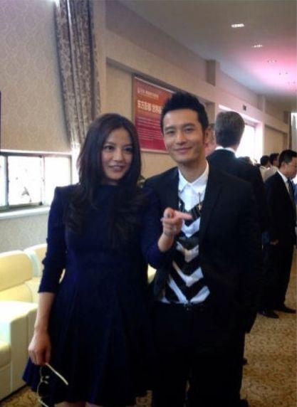 黄晓明与莱昂纳多合影 与赵薇亲密交谈