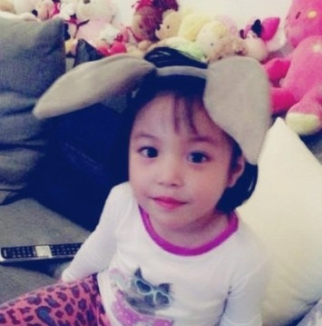 赵薇女儿最新照片曝光 小四月短发大眼机灵可爱