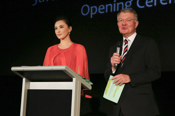 莫小棋荣当形象大使 惊艳亮相国际华语电影节