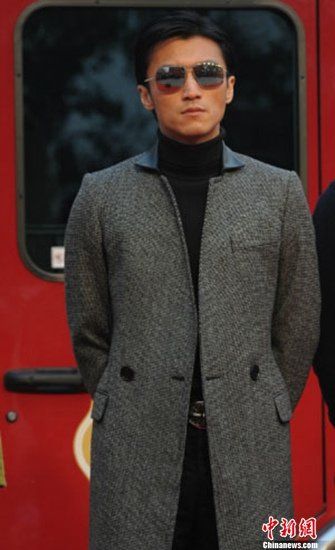 谢霆锋否认付天价教育费挽留儿子 避谈王菲离婚